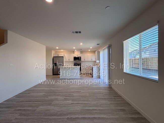 Building Photo - New Home: Amoruso Ranch Roseville:Solar DR Horton 4 Bedroom 2.5 Bath, Open Floor Plan,