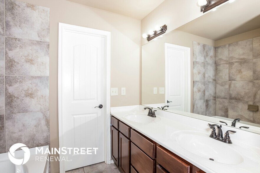 Building Photo - 7412 Comrade Ln