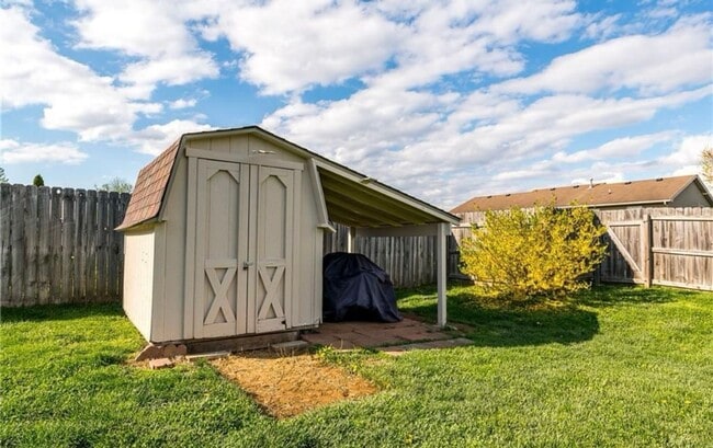 Building Photo - 3BR/2BR Home For Rent - Fenced Back Yard w...