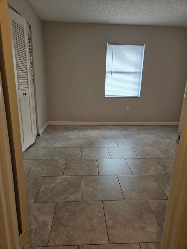 Building Photo - CPH Sebring LLC