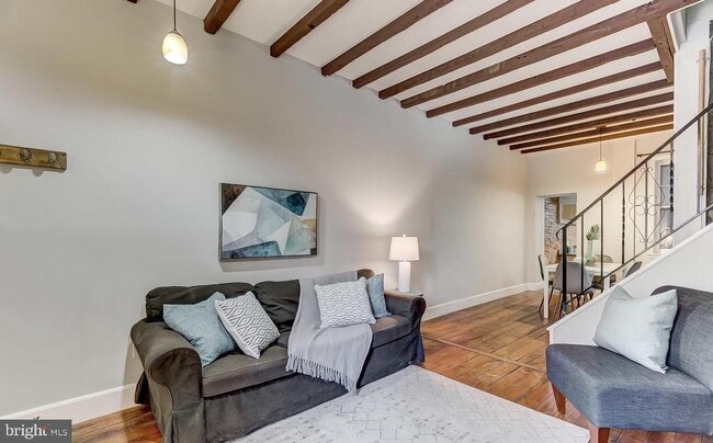 Building Photo - 825 S Charles St