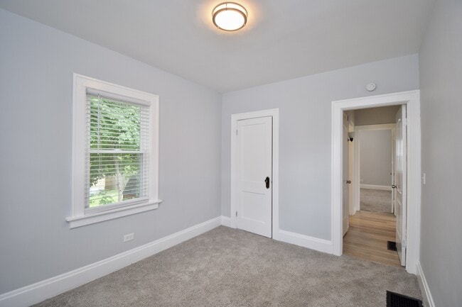 Building Photo - 1701 Sundale Ave