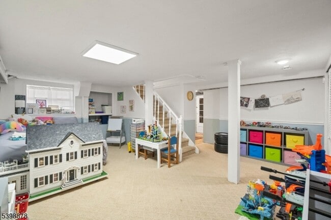 Building Photo - 24 E Harrison Pl