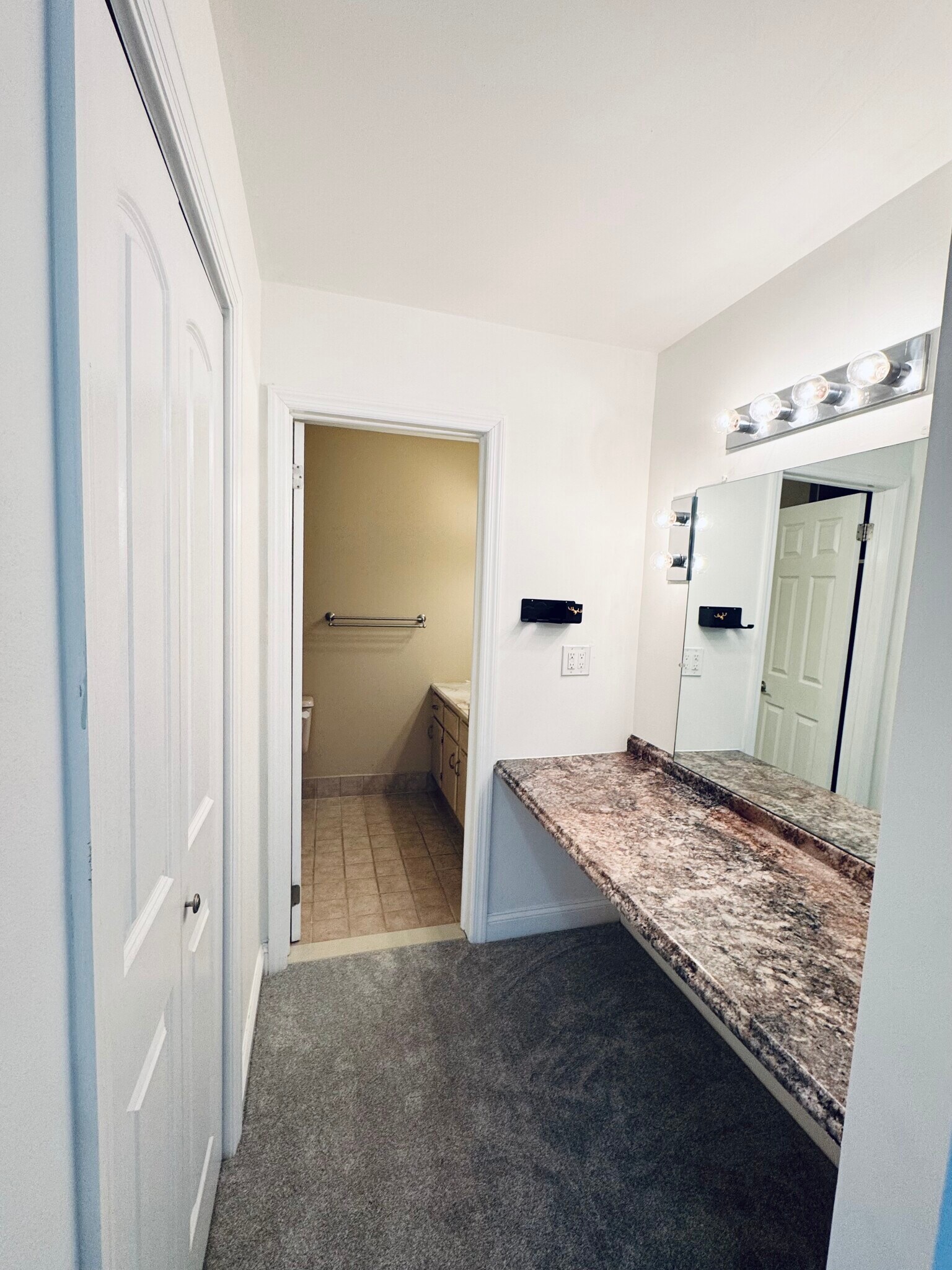 Master on-suite - 2 Belmont