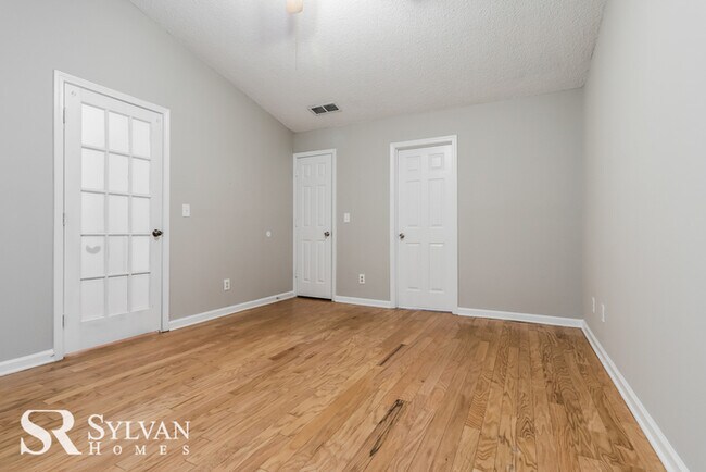 Building Photo - Come view this lovely home