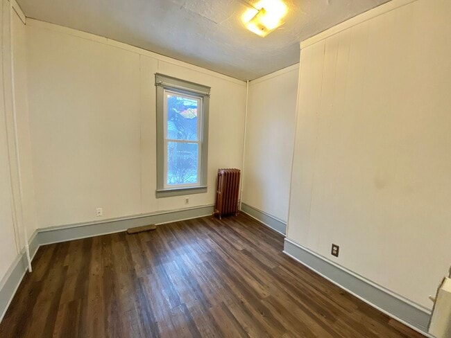 Building Photo - 4 Bedroom near Downtown Fargo!