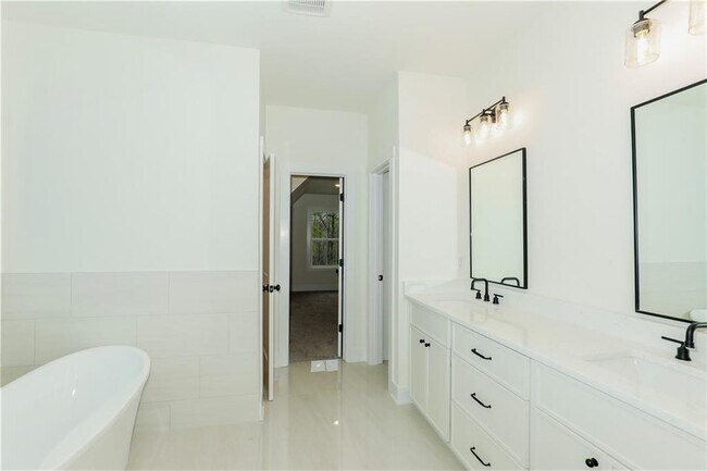 Building Photo - 3374 Lee Dr