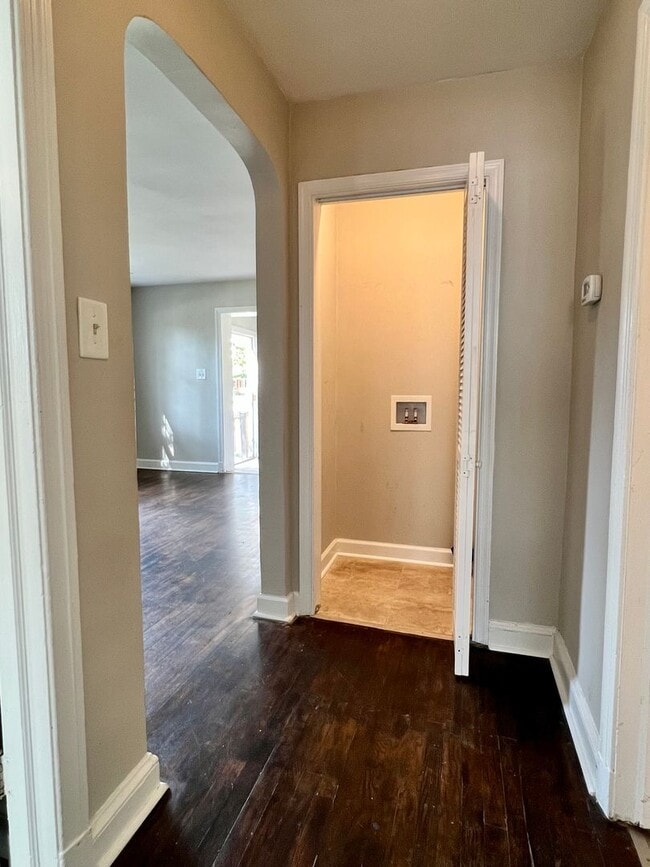 Building Photo - Charming 2 bedroom, 1 bathroom Rancher in ...