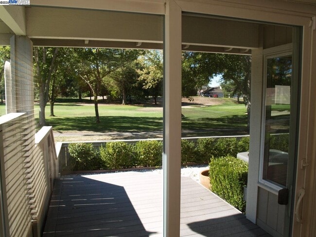 Building Photo - 647 Doral Dr