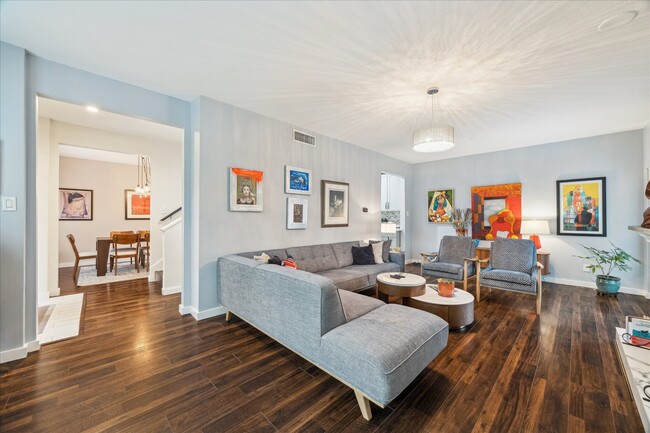 Building Photo - 2100 Tanglewilde St