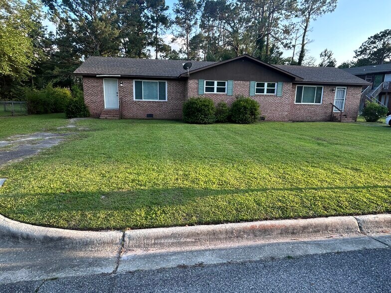 Primary Photo - 1223 Poplar Ave