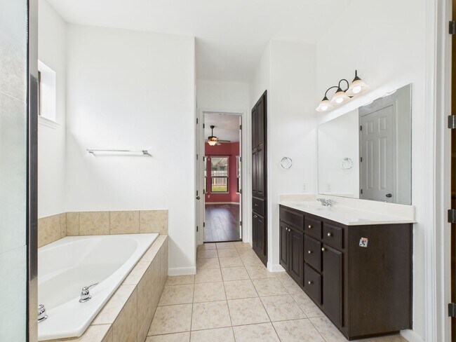 Building Photo - Sendero Springs