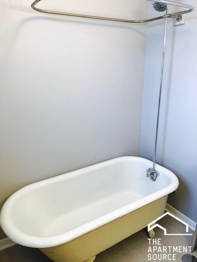 Building Photo - 3932 N Keeler Ave