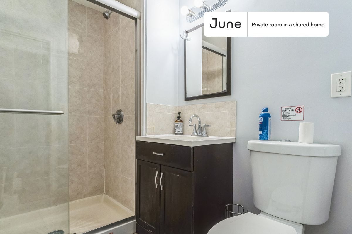 Building Photo - Room in Shared 5 bed/3 bath home