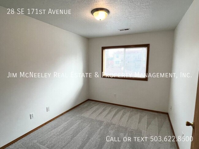 Building Photo - Nice 3 Bedroom Home