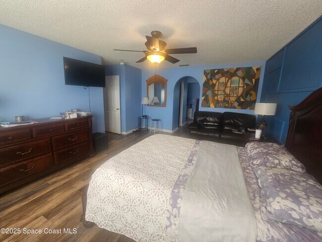 Building Photo - 2240 Spring Creek Cir