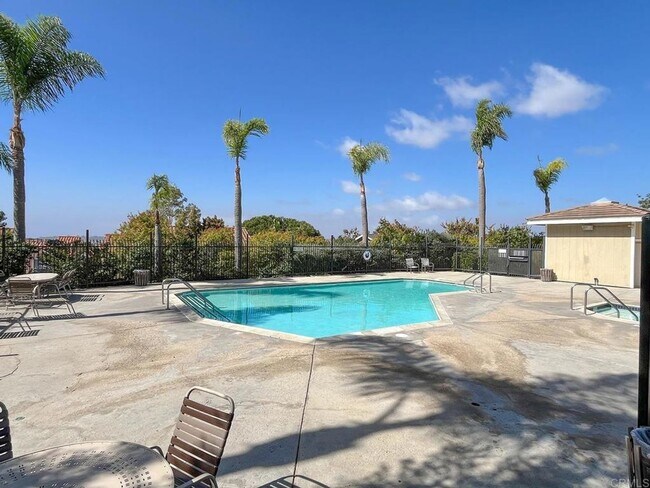 Building Photo - Remodeled 3 Bed 2 Bath Condo - Coastal Living at Its Finest