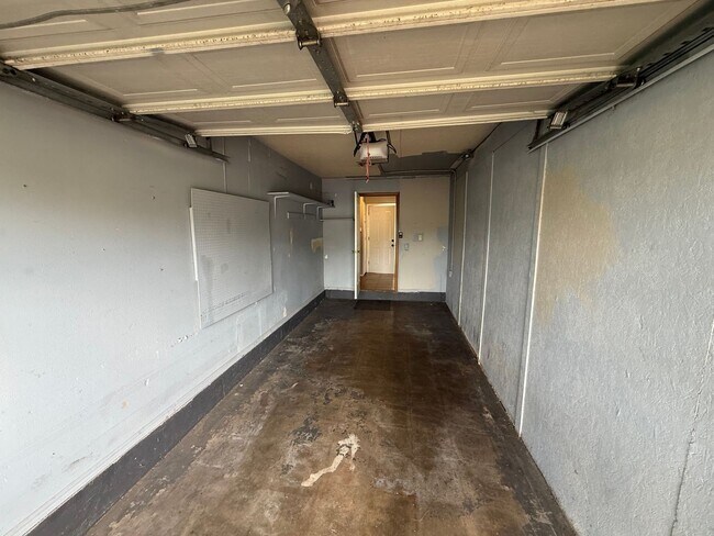 Building Photo - 2 bed , 1 and a 1/2 bath, garage conversion with two living rooms and a storage space! Moore scho...