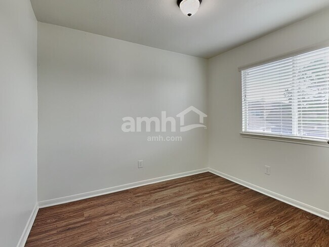 Building Photo - 10926 Windfern Lakes St