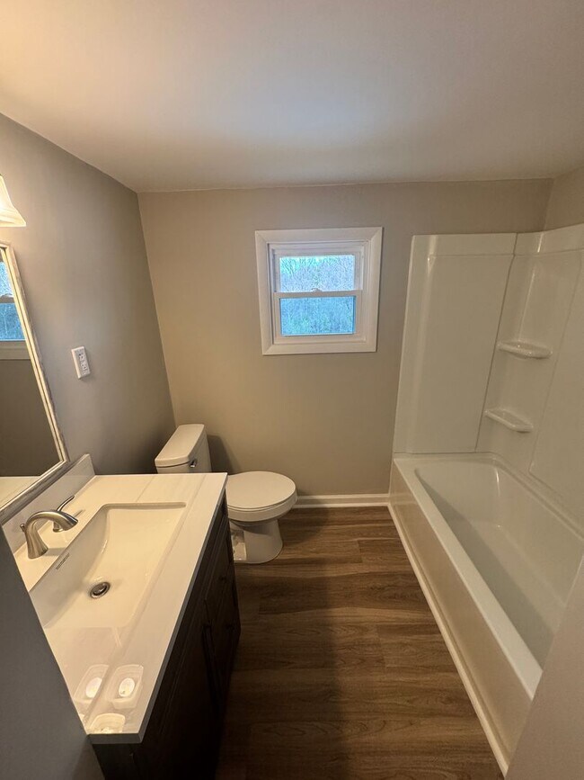 Building Photo - 4 bedroom 2.5 bath with large yard and in ground pool