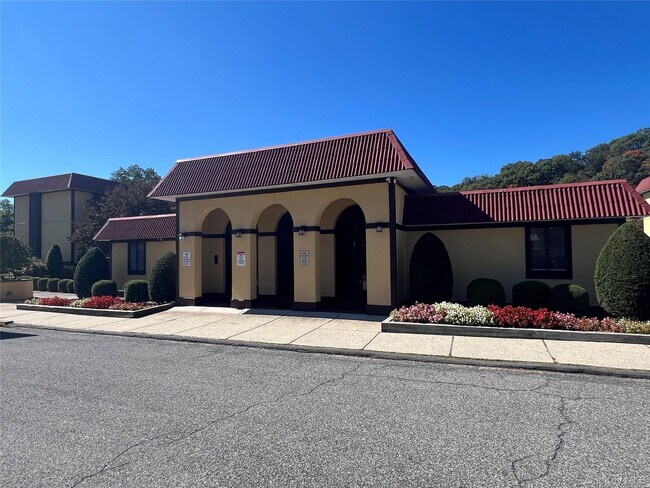 Building Photo - 2 Granada Crescent