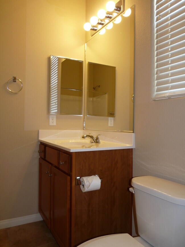 Building Photo - SOUTHERN HIGHLANDS 3 BEDROOM, 3 BATH HOME