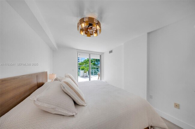 Building Photo - 1025 92nd St