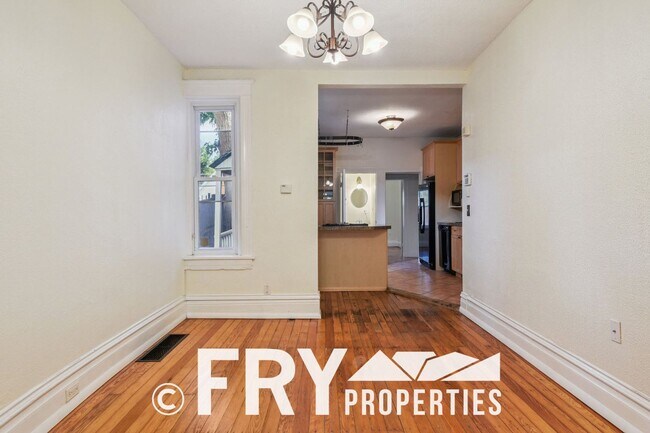 Building Photo - Classic Home in City Park West