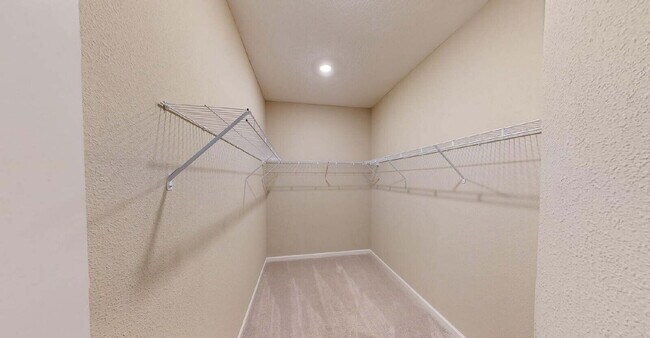 Building Photo - 3965 Cloverdale Ct
