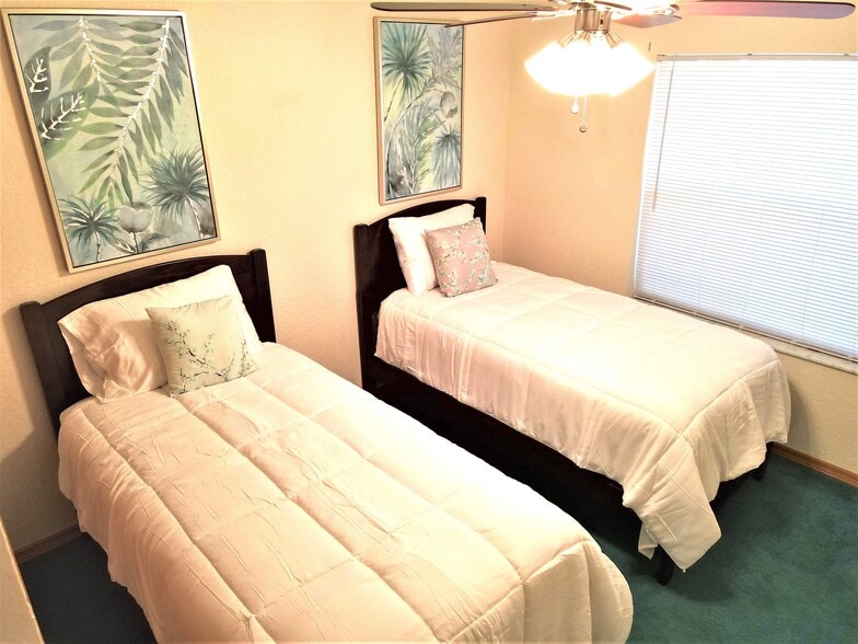 Two Twins - 19615 SW 93rd Lane