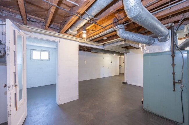 Building Photo - BRIDGETOWN - Adorable spacious 2 bed 1 bath brick ranch.