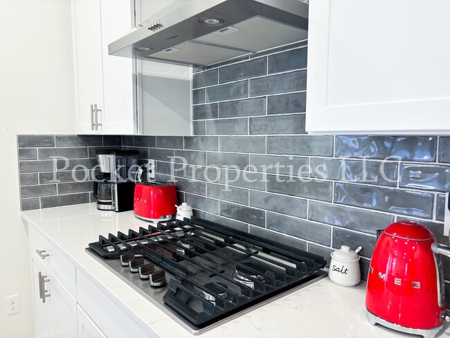 Building Photo - 577 W Norwich St