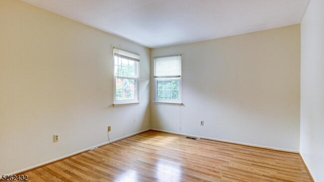 Building Photo - 70 Bayberry Dr