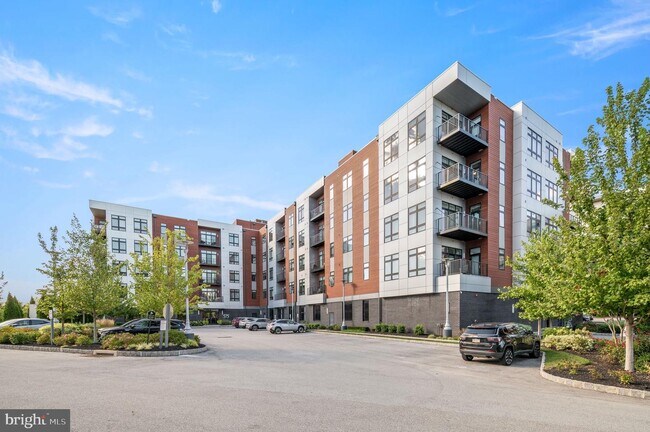 Building Photo - 575 S Goddard Blvd