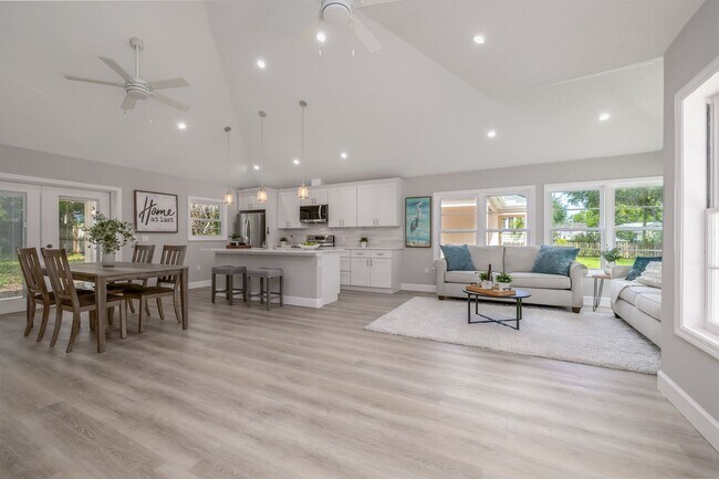 Building Photo - Adorable rental available in heart of Orlando !