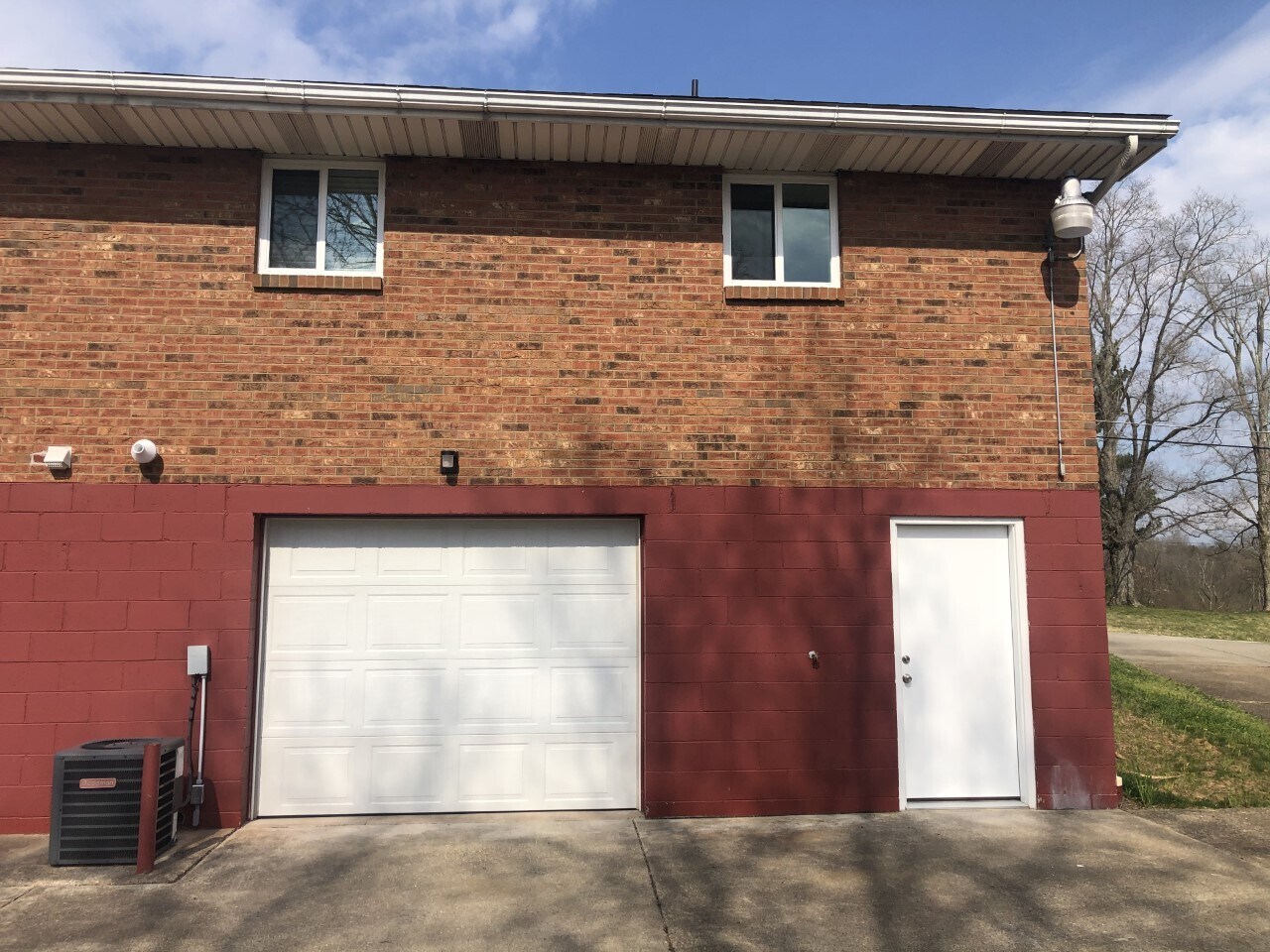 Garage below unit - 73 Dupont Cir