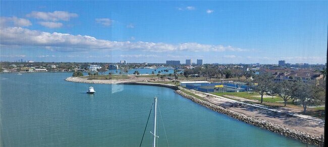 Building Photo - 10355 Paradise Blvd