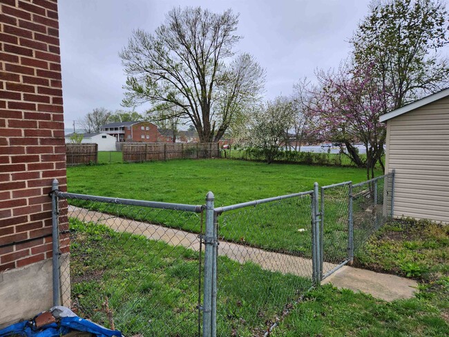 Building Photo - 9577 Shenandoah Dr
