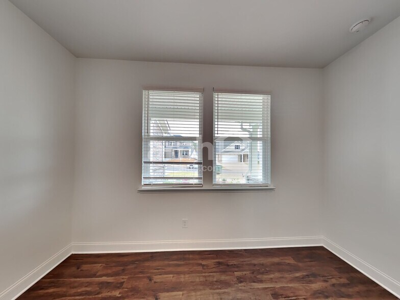 Building Photo - 357 Golucke Way