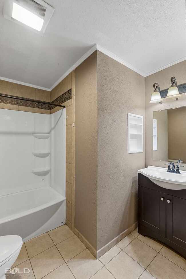 Building Photo - 3 bedroom 1 bath Southern Charm