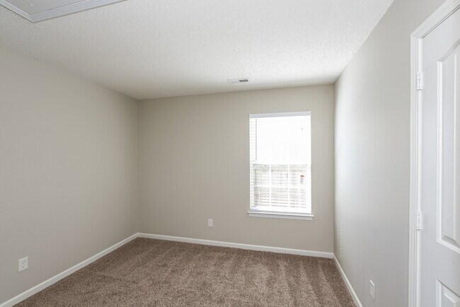 Building Photo - 11412 Northwoods Forest Dr