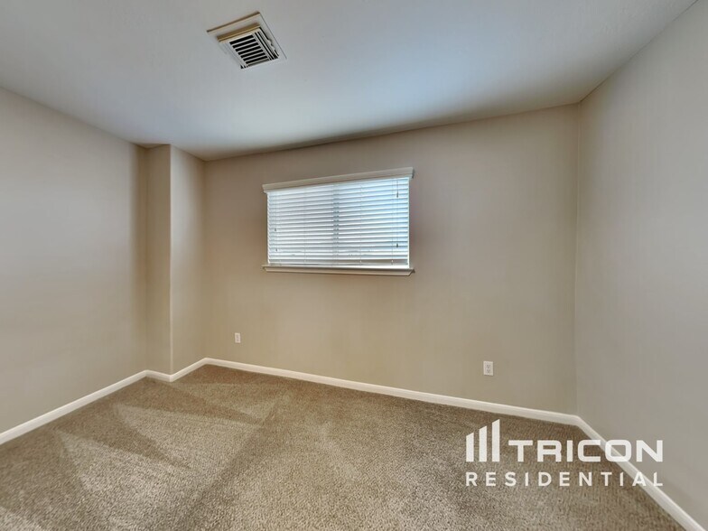 Building Photo - 1910 Flycaster Dr