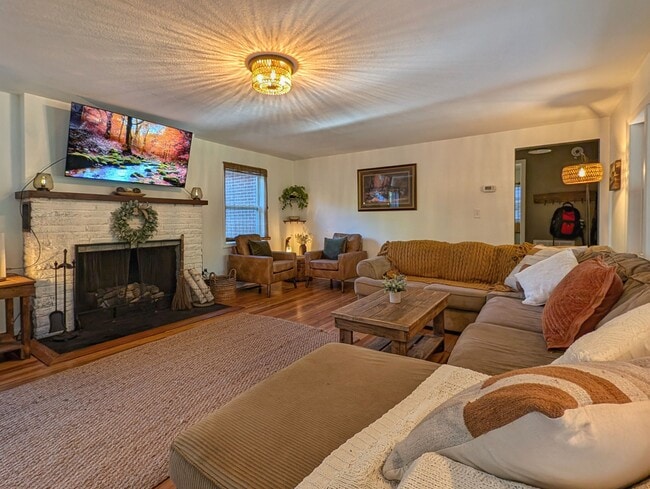 Building Photo - 317 Balsam Dr