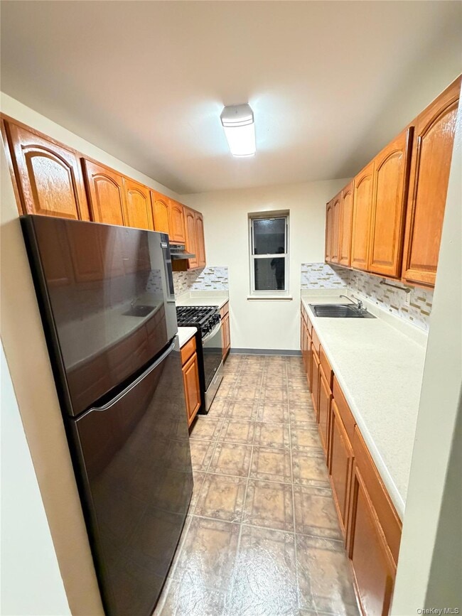 Building Photo - 747 Essex St