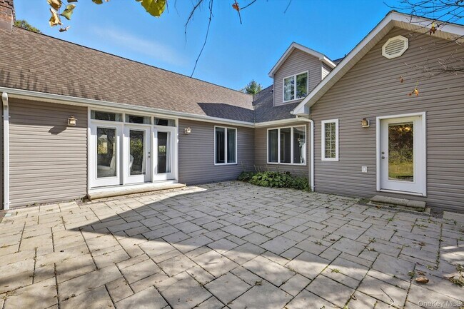 Building Photo - 45 Evergreen Ave