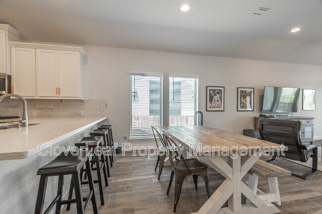 Building Photo - 1149 Cadogan Squire