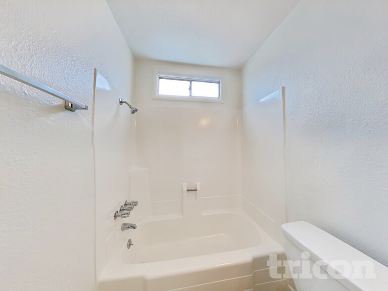 Building Photo - 3644 N 89th Ave