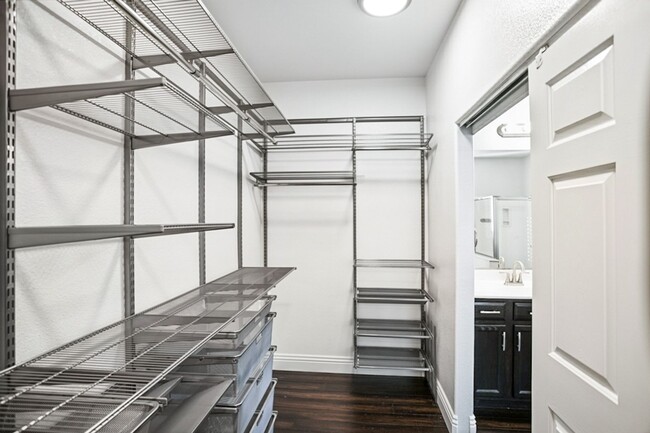 Building Photo - Beautiful 3 Bed South Summerlin Home With 1st Floor Bed and Bath