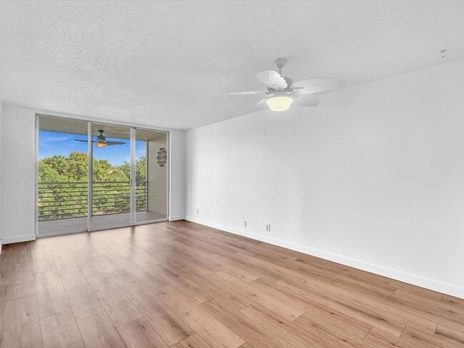 Building Photo - 9470 Poinciana Pl