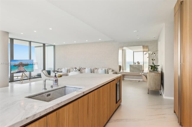 Building Photo - 2000 S Ocean Dr